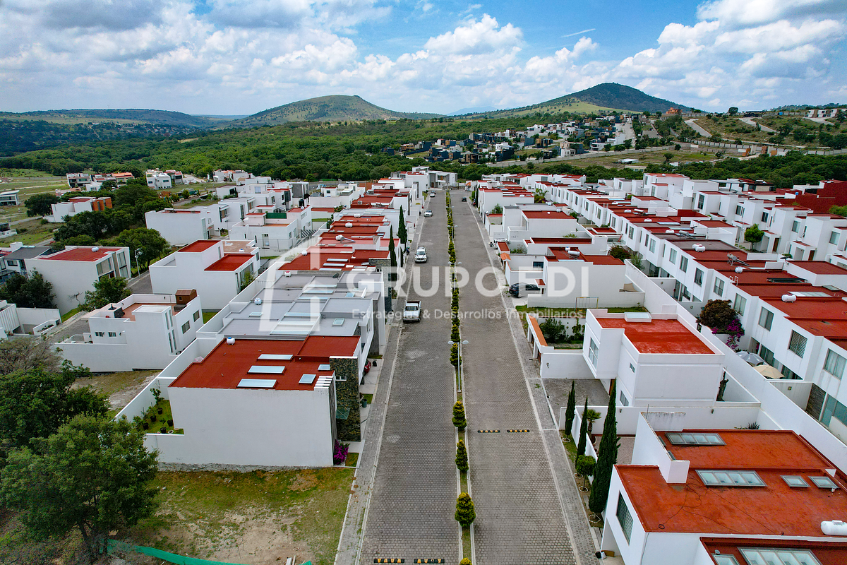 CASA RESIDENCIAL EN CLUSTER FARASI, foto 1 de 11