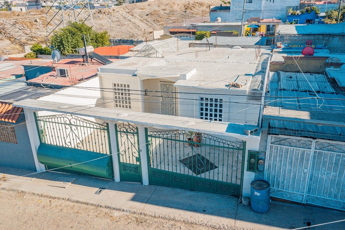 CASA EN VENTA EN VILLA FONTANA TIJUANA, foto 1 de 13
