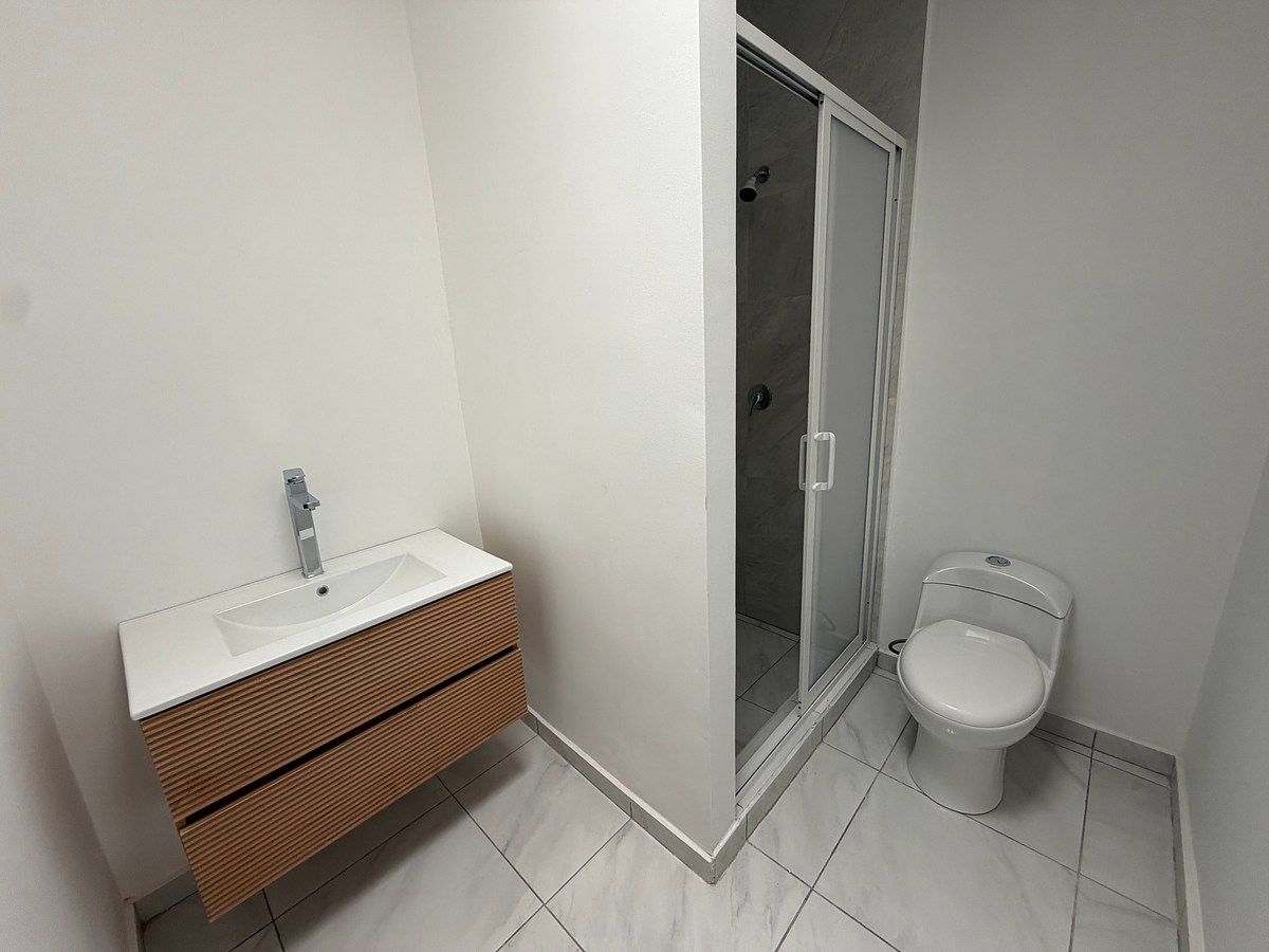 Baño completo, foto 18 de 19