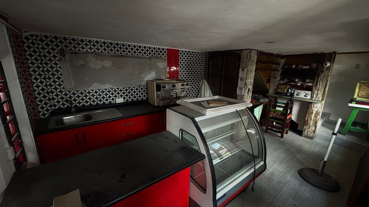 Interior, photo 3 of 7