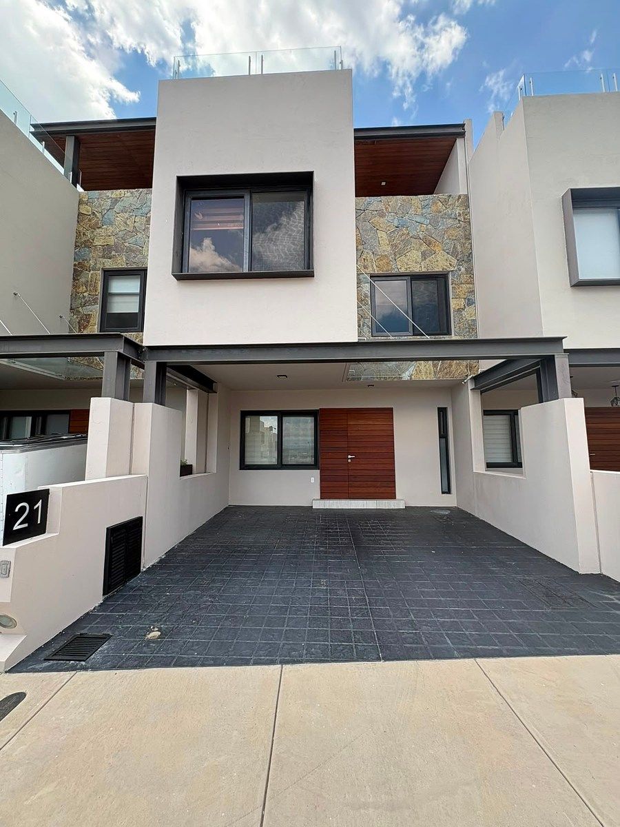 Casa en Venta Fracc. Manantiales Corregidira Qro. Mex ., foto 1 de 38