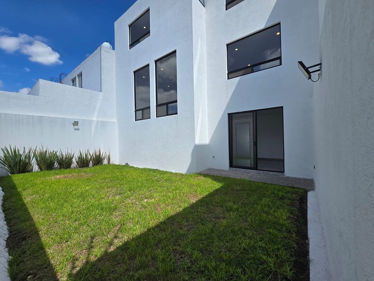ESTRENA CASA EN JURIQUILLA DE 3 NIVELES