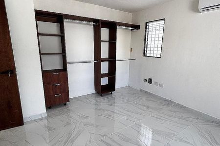 Casa remodelada en venta en Montes de Amé