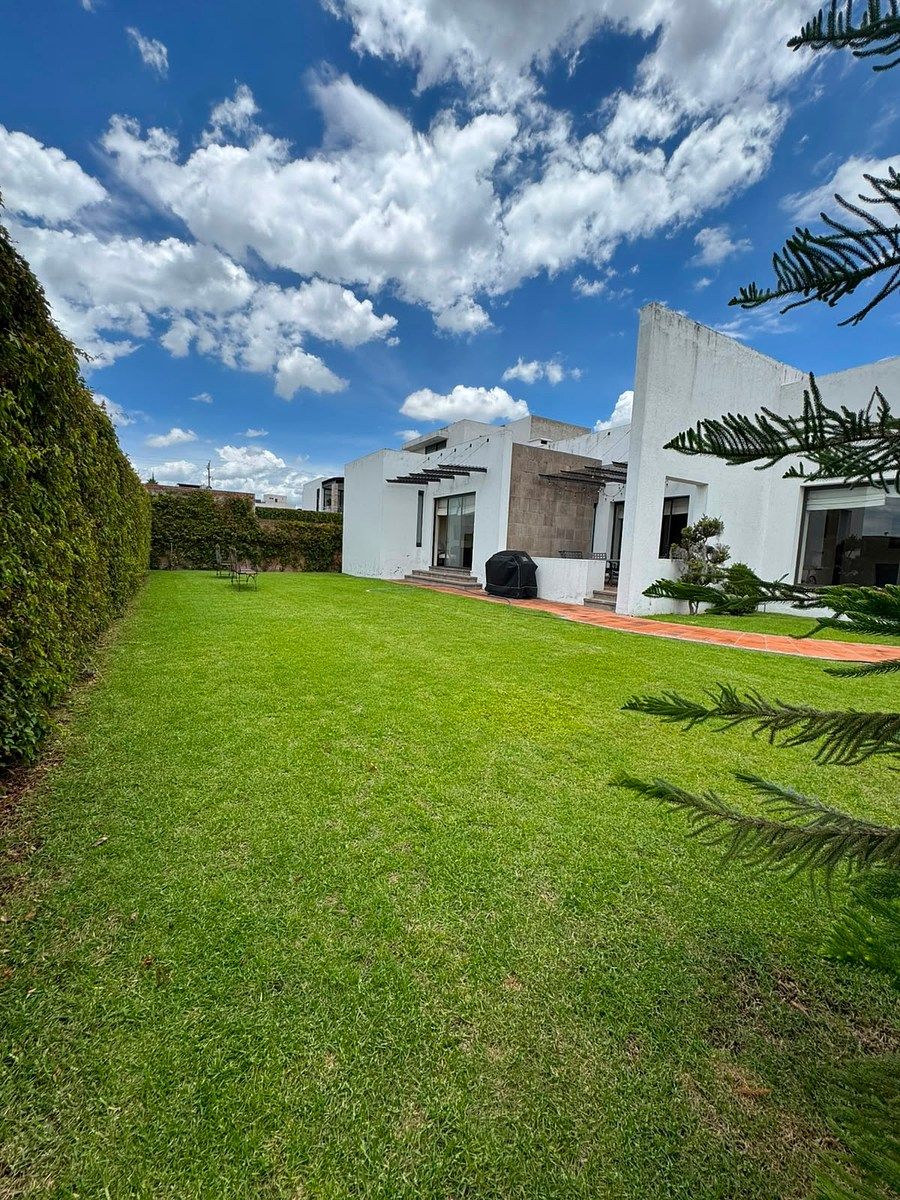 Casa de un piso y amplio jardín en Momoxpan, La Carcaña, foto 1 de 20