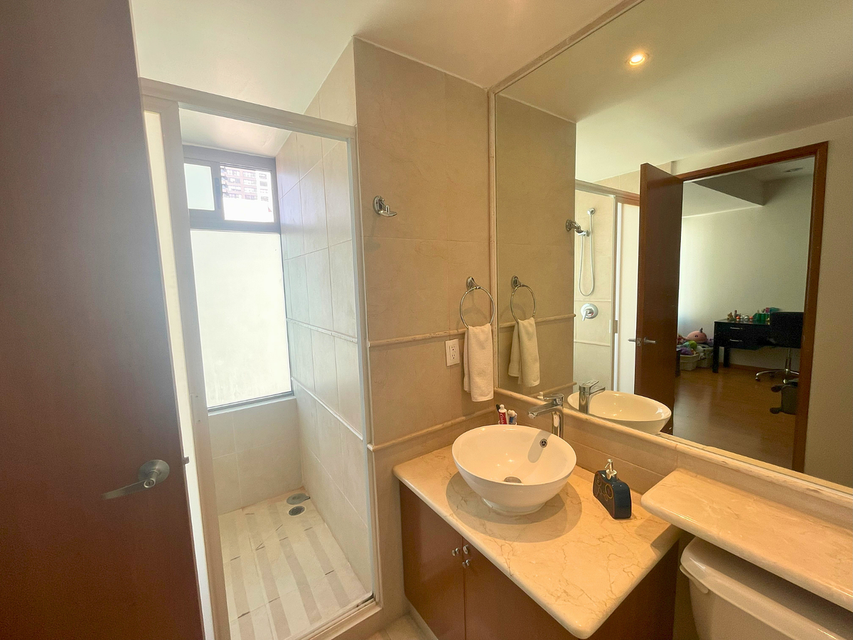 Baño secundario 2, photo 17 of 48
