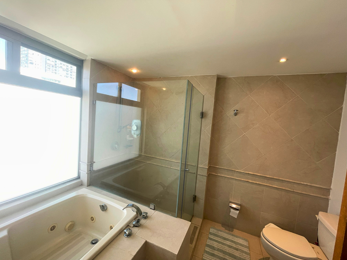 Baño principal, photo 24 of 48