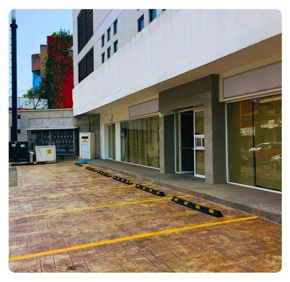 Local comercial en Renta. Lomas del Chamizal, foto 1 de 4