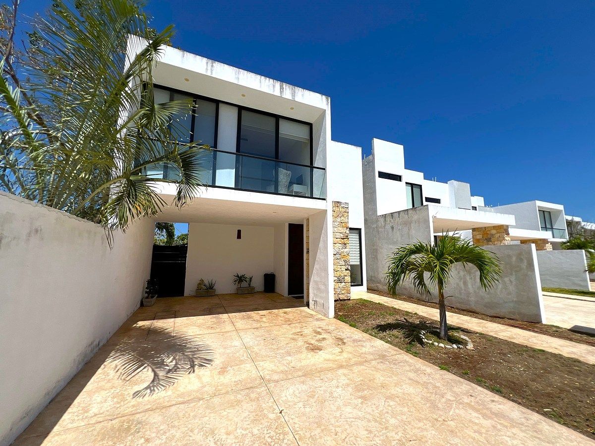 CASA EN VENTA EN ESQUINA CON PISCINA EN PRIVADA, CHOLUL, foto 1 de 14