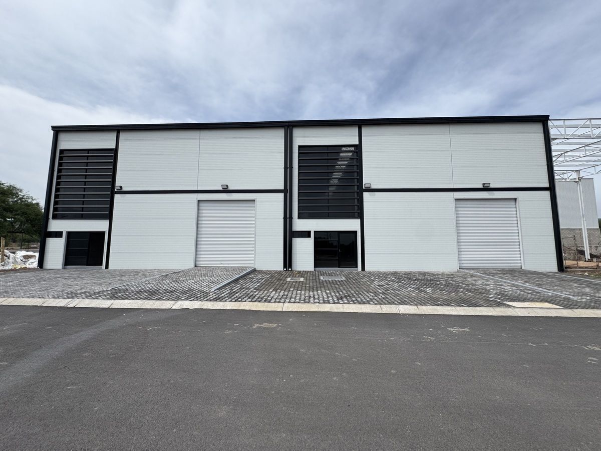 BODEGA 720m2 en parque frente al PIQ, foto 1 de 12