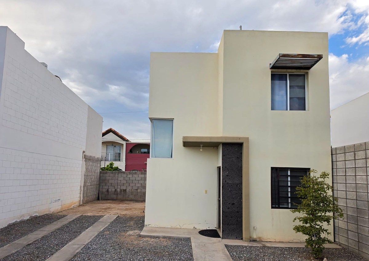 House for Sale in Quinta del Real Residential, photo 1 of 14