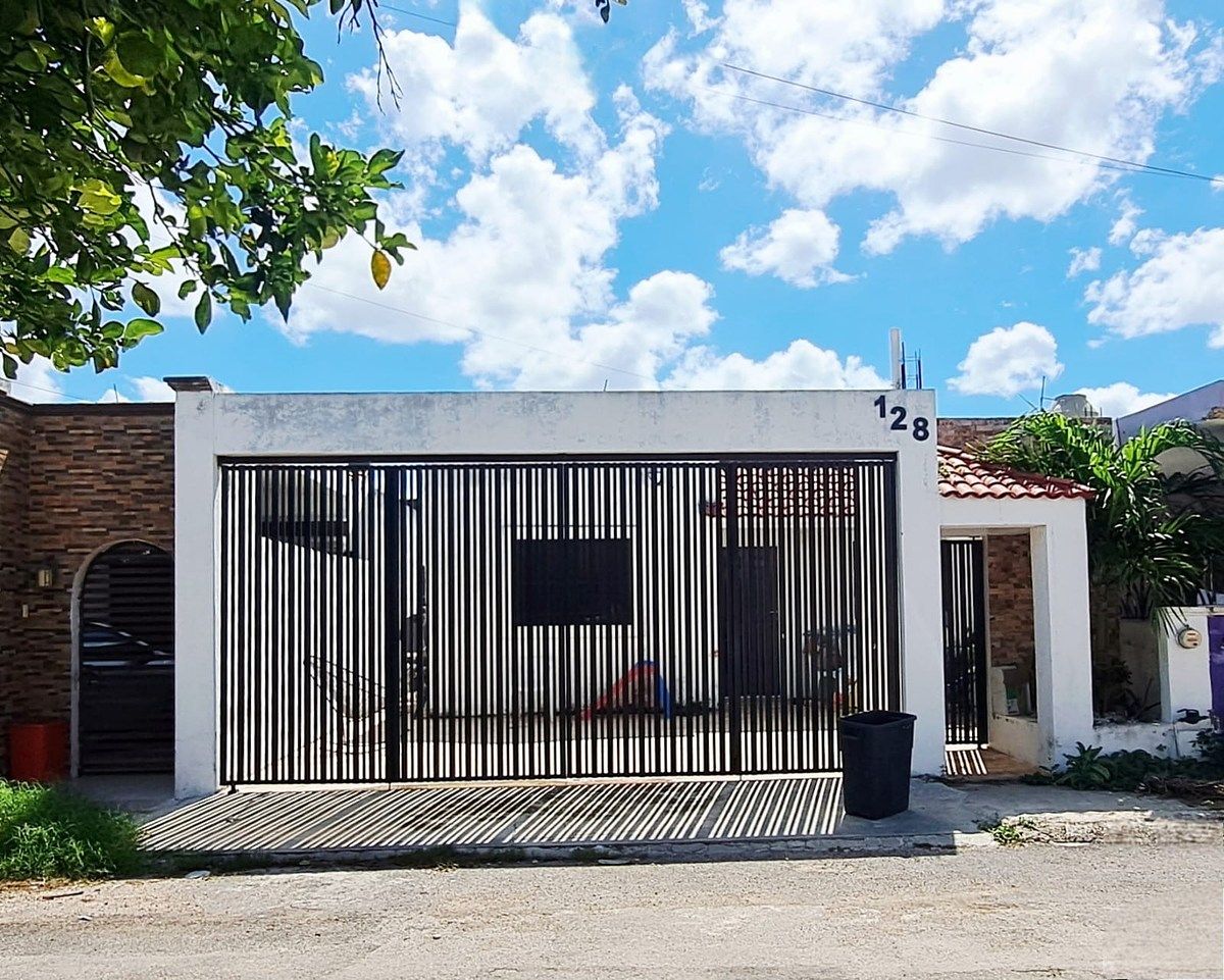 CASA À VENDA NO LESTE DENTRO DO PERIFÉRICO, foto 1 de 18