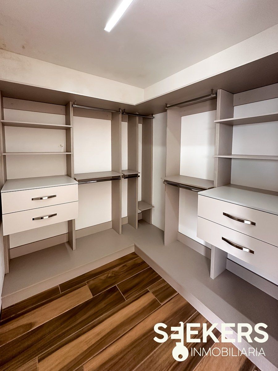 Vestidor recámara principal, foto 10 de 21