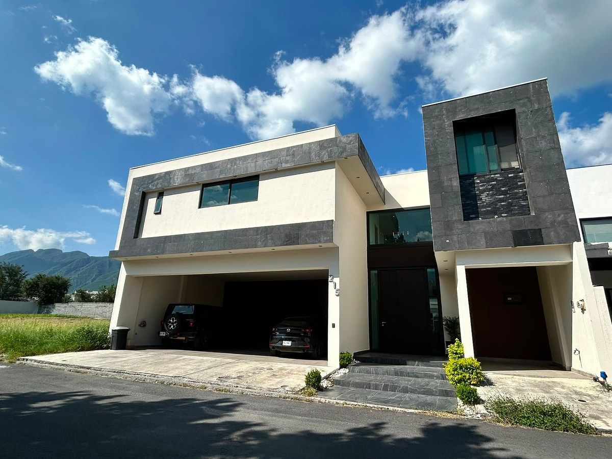Casa en Venta, Privada el Uro, Carretera Nacional, foto 1 de 20