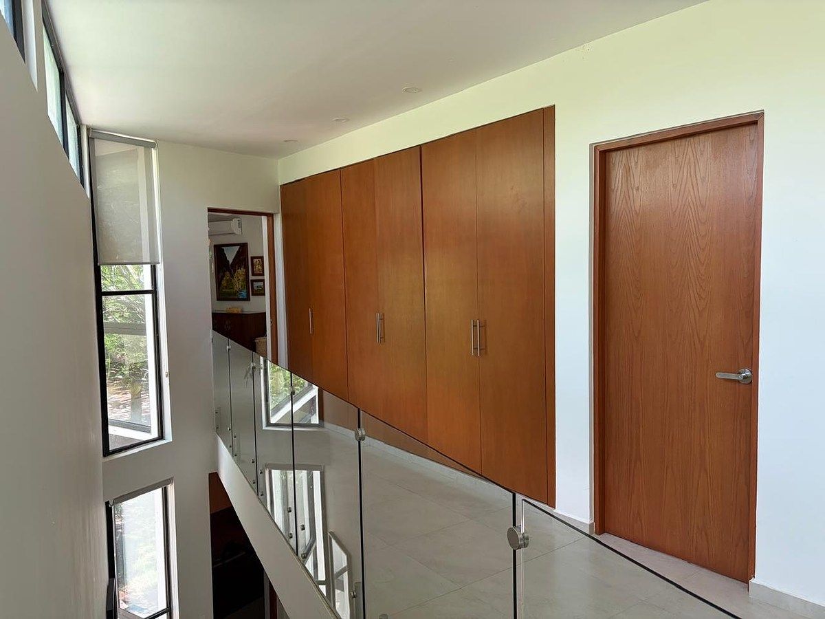pasillo / closet blancos, foto 5 de 18
