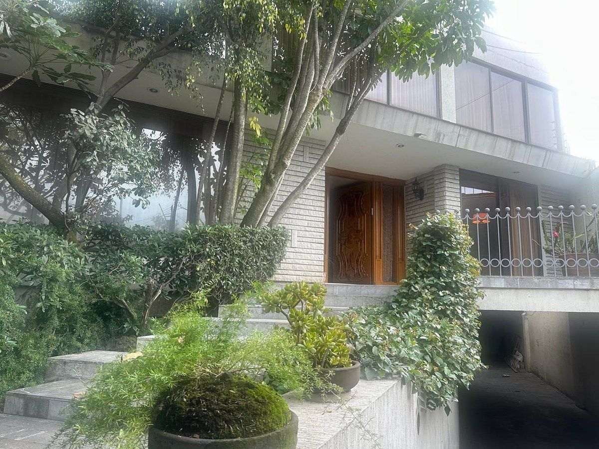 Hermosa casa a dos calles de bulevard de la Luz, foto 1 de 27