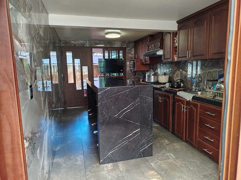 COCINA EQUIPADA CON PUERTA DE SERVICIO AL ESTACIONAMIENTO, foto 8 de 28