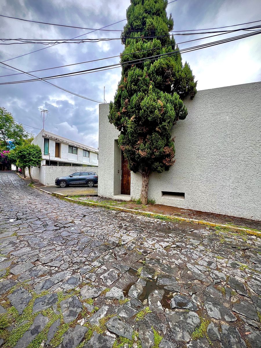 Casa de Autor à Venda: Excelente Estrutura e Potencial de Remodelação, foto 1 de 9