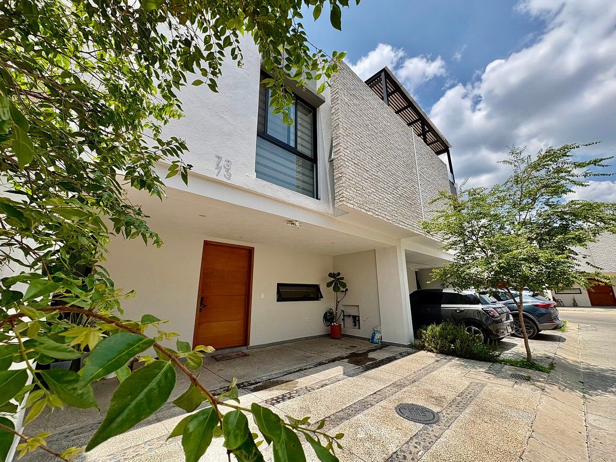 Casa como nueva en Zenith – El Fortín – 3 recámaras., photo 1 of 33
