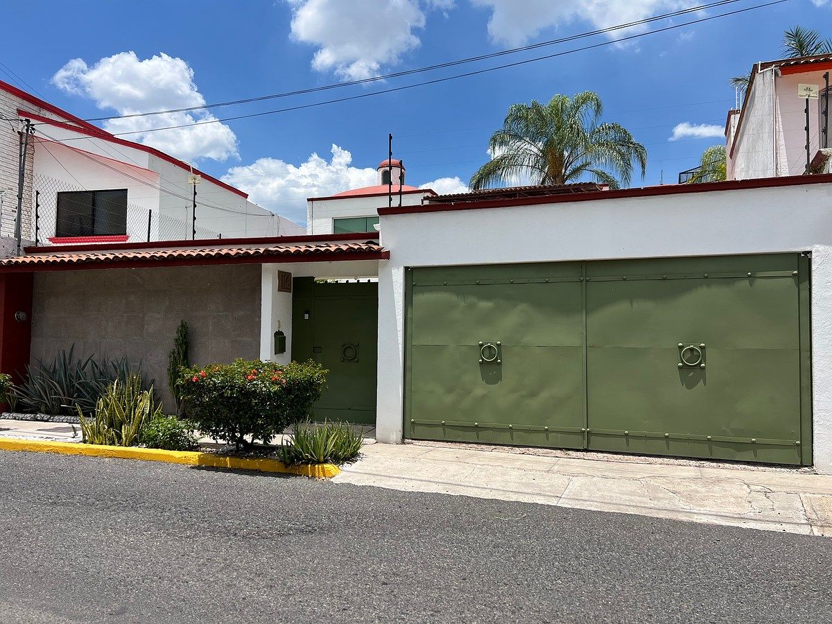 Casa à Venda Villas del Parque | 4 Quartos | Jardim, Terraço e Quarto no Térreo, foto 1 de 19