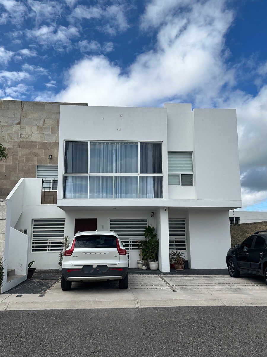 SE RENTA DUPLEX EN EL MANANTIAL CORREGIDORA, foto 1 de 15