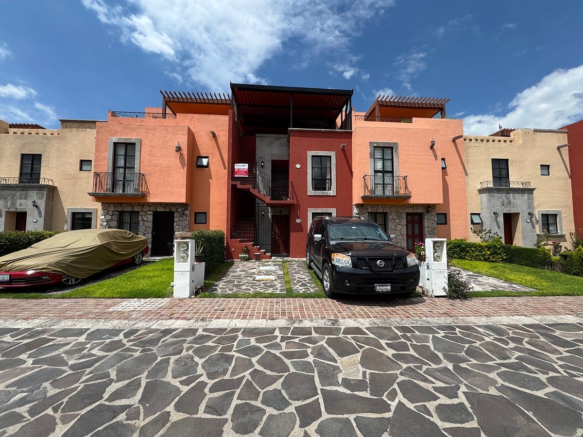 Apartment in Corralejo de Abajo, San Miguel de Allende, photo 2 of 46