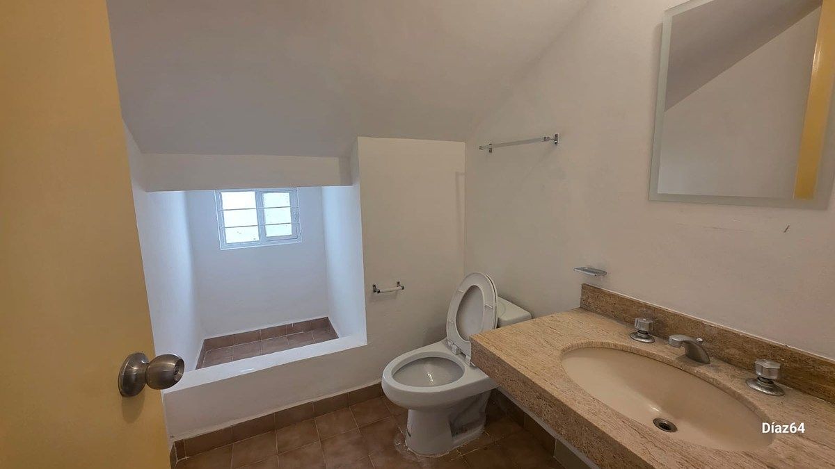Baño de visitas, foto 3 de 15