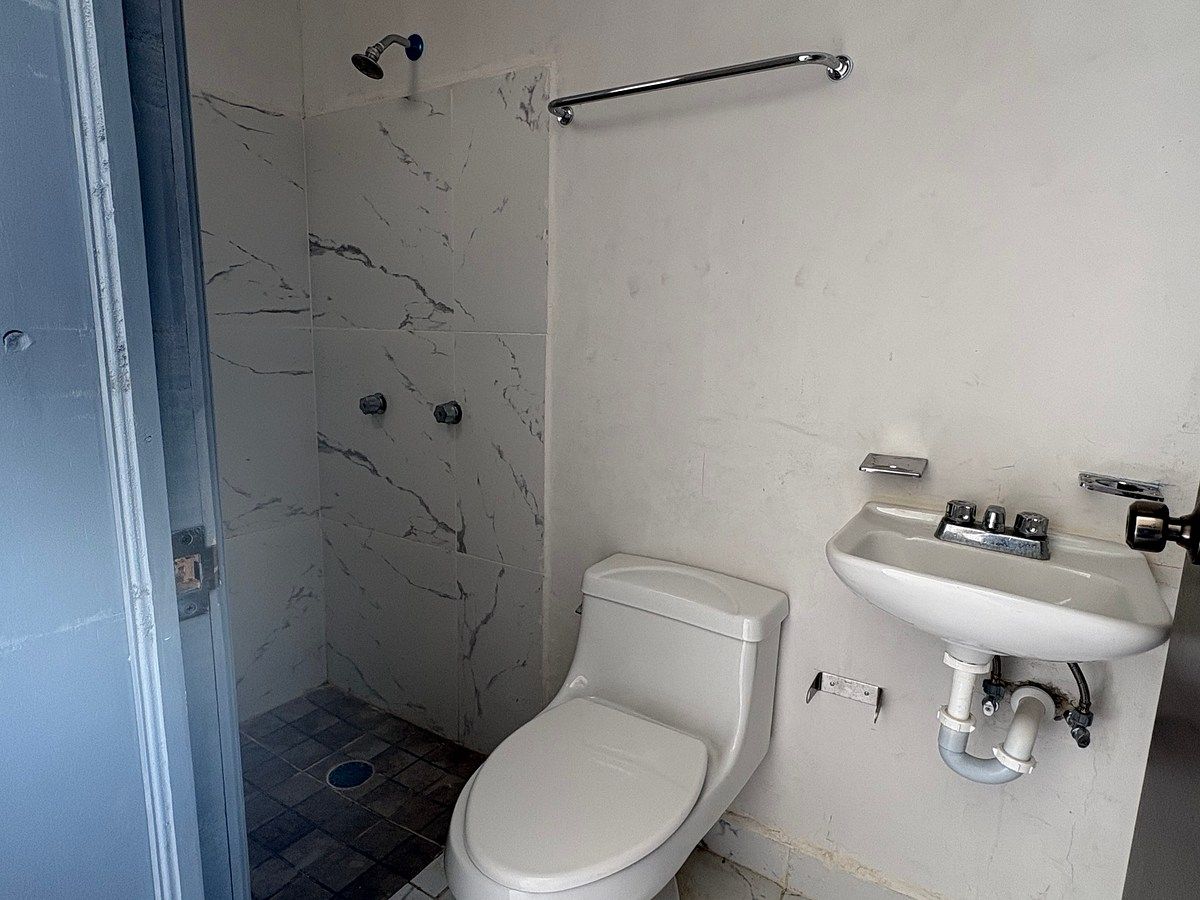 Baño completo planta baja, photo 5 of 22