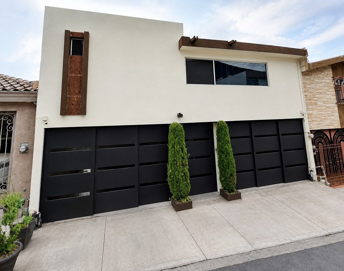CASA EN RENTA EN CUMBRES 4TO SECTOR CON ALBERCA, photo 1 of 10
