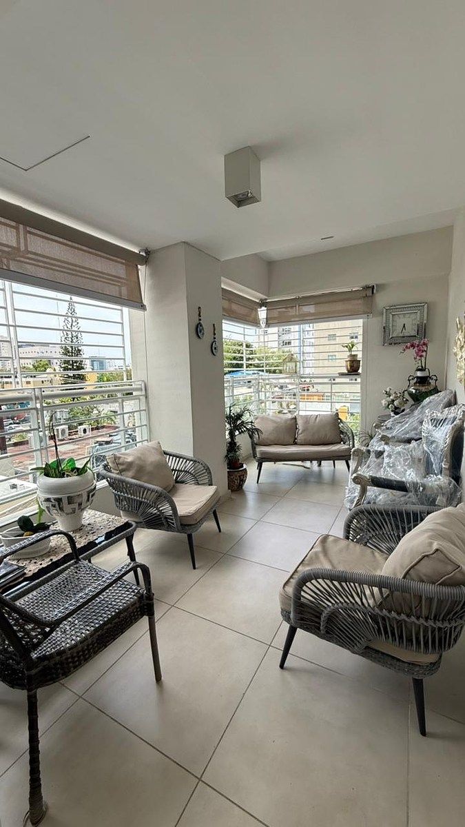 🌴 Apartamento amueblado en Evaristo Morales ¡Listo para mudarte!, foto 1 de 40