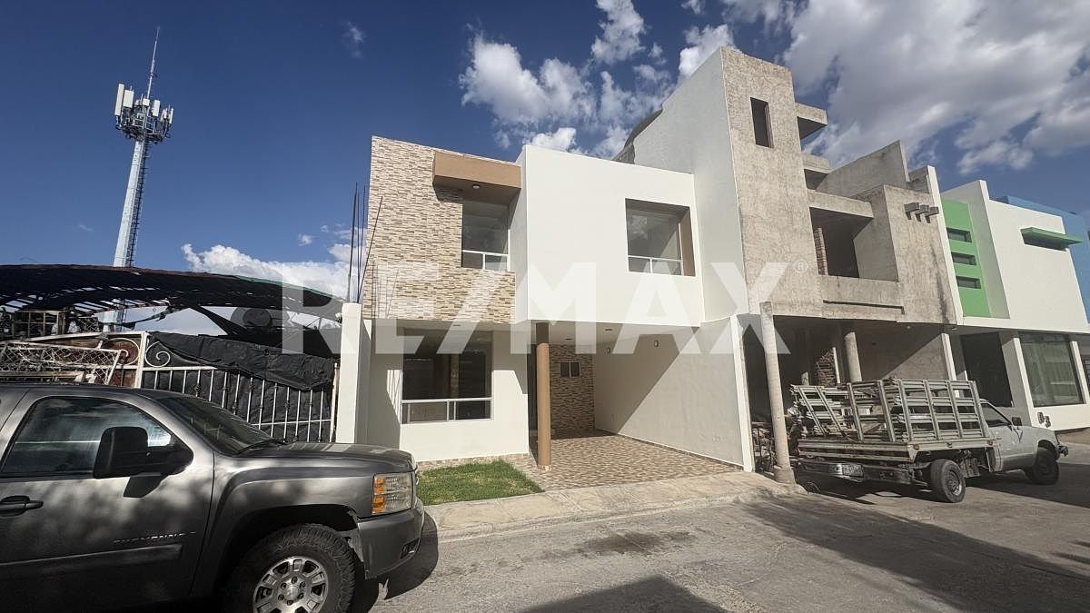 FACHADA, photo 1 of 18