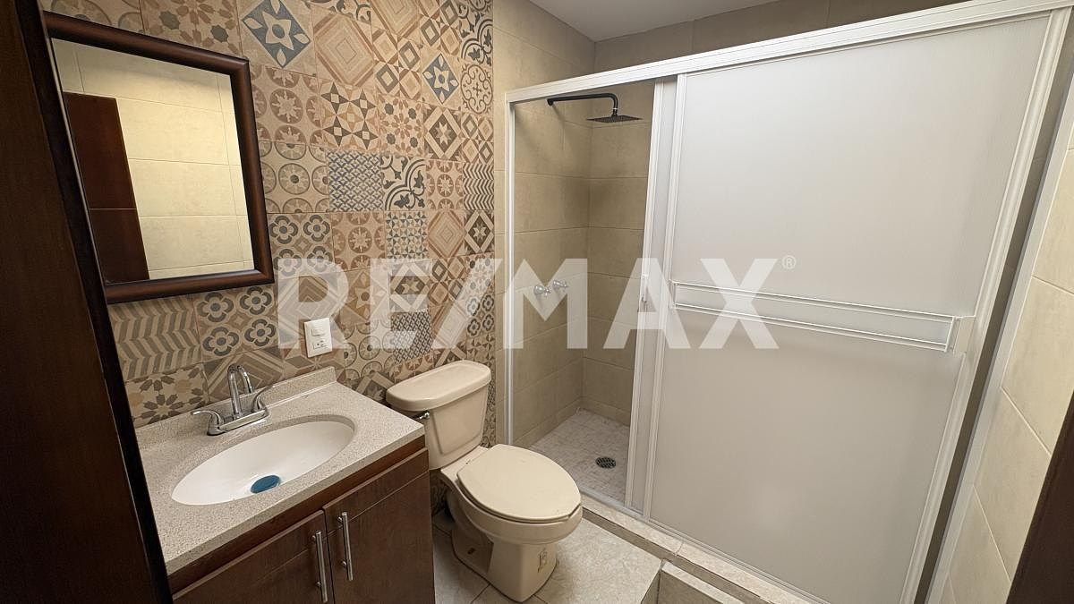 BAÑO, photo 8 of 18