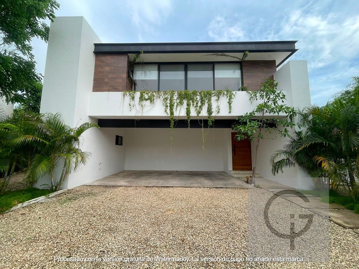 RESIDENCIA EN RENTA EN YCC FRENTE AL LAGO, foto 1 de 14