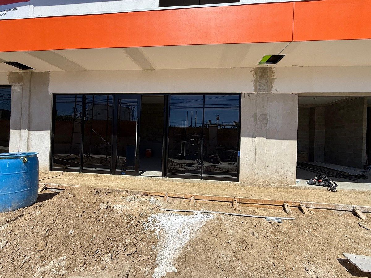 Local comercial en renta en Otay, cerca de aeropuerto libertad Buena Vista plaz, foto 1 de 6