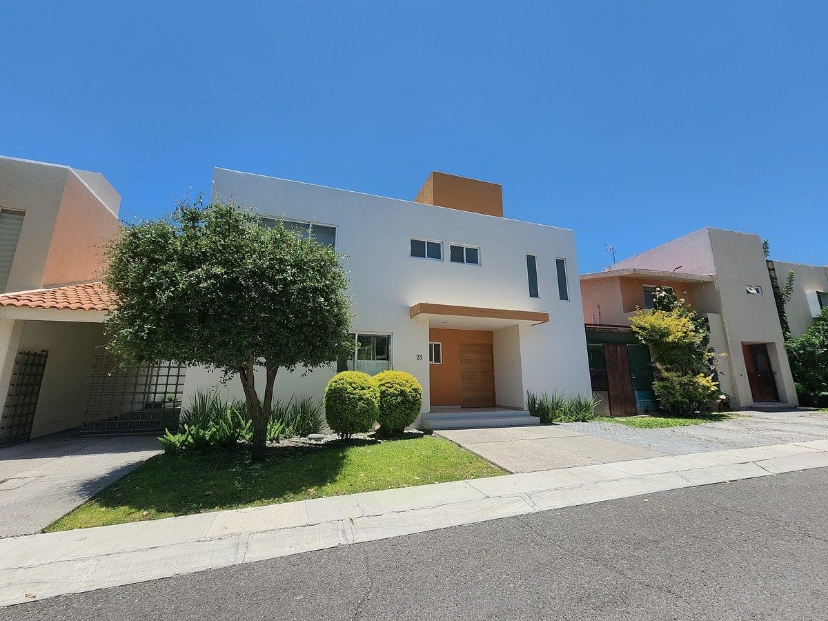 CASA EN VENTA EN PUERTA REAL, CORREGIDORA, AMPLIOS ESPACIOS - foto 1