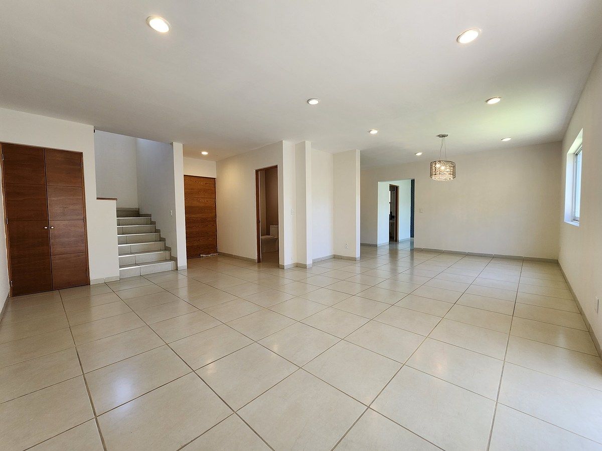 CASA EN VENTA EN PUERTA REAL, CORREGIDORA, AMPLIOS ESPACIOS - foto 2
