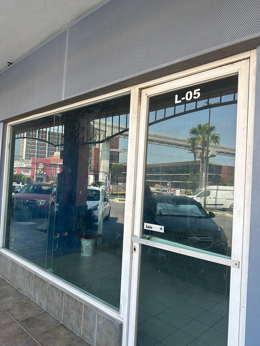 Renta local en plaza comercial en Linda Vista, Guadalupe NL., foto 1 de 8