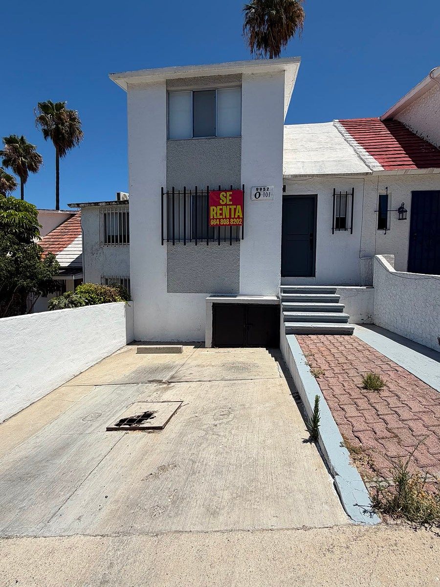 Hermosa casa en Colinas de Agua Caliente, foto 1 de 13