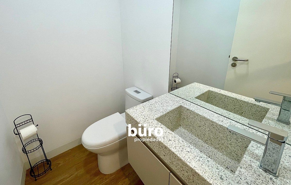 Baño de visitas., foto 10 de 12