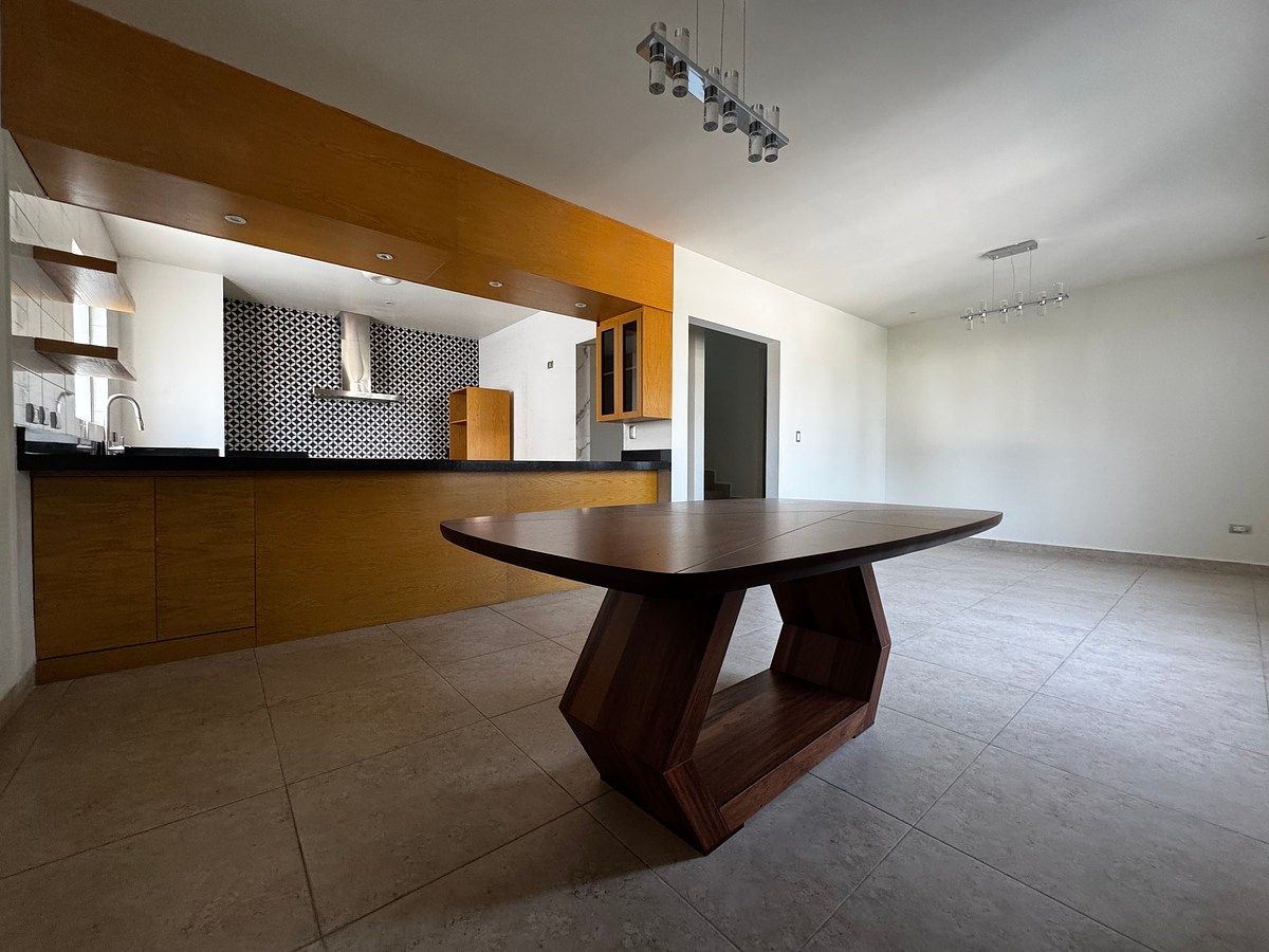 CASA EN VENTA EN COLINAS DEL VALLE, foto 1 de 16