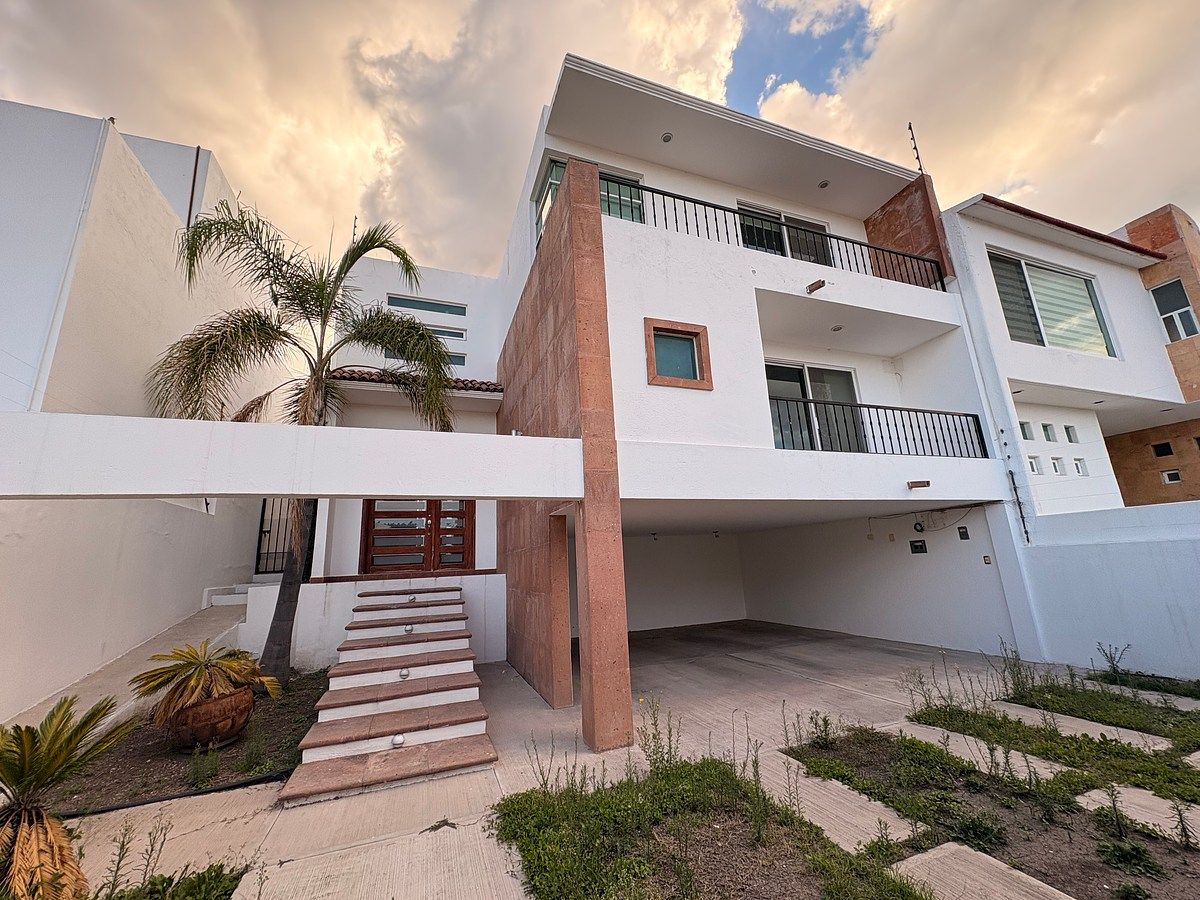 Amplia Casa en Venta en Real de Juriquilla con Extraordinarias Vistas, foto 1 de 25