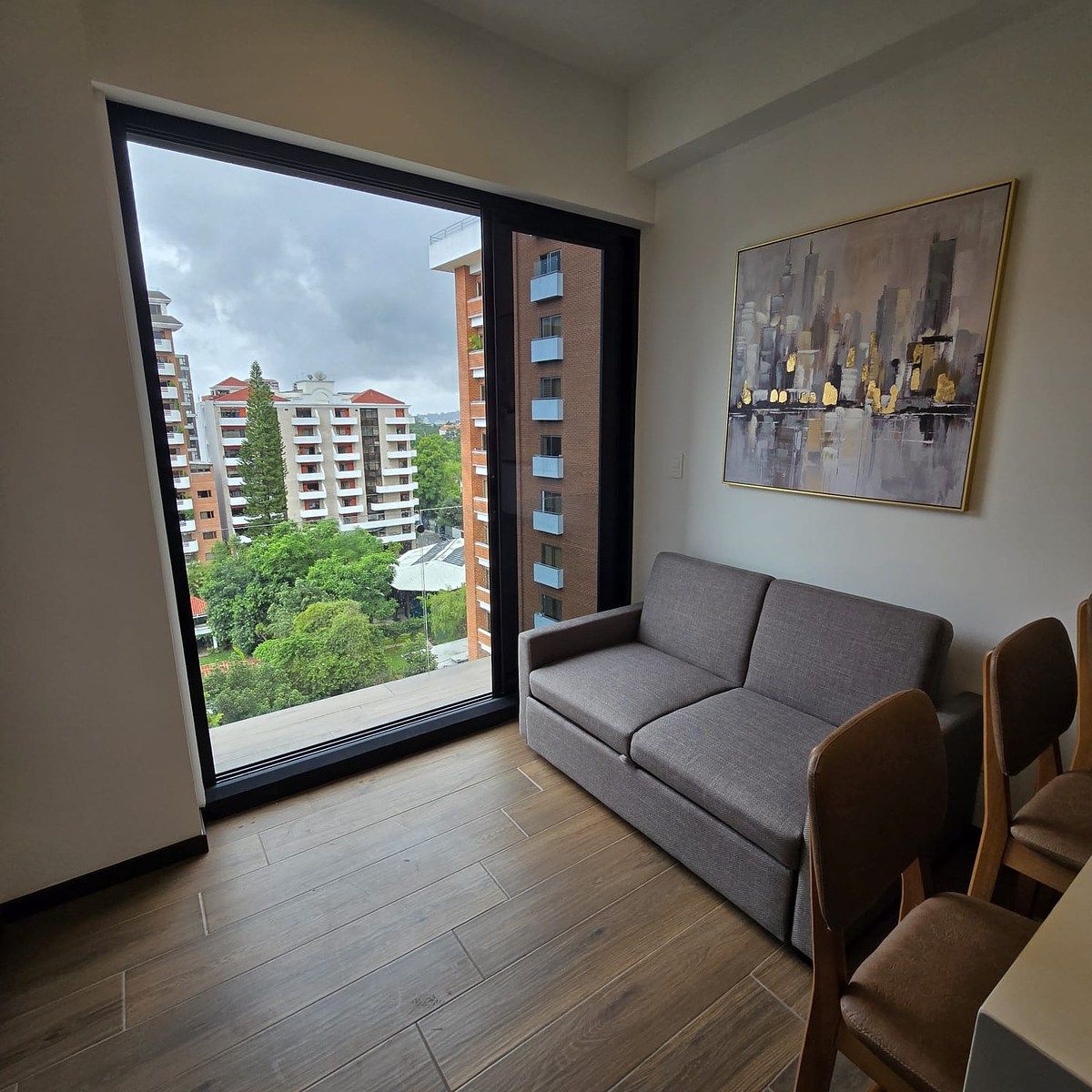 Apartamento en RENTA / Edificio Casa Ignacio Zona 10 - Image 2