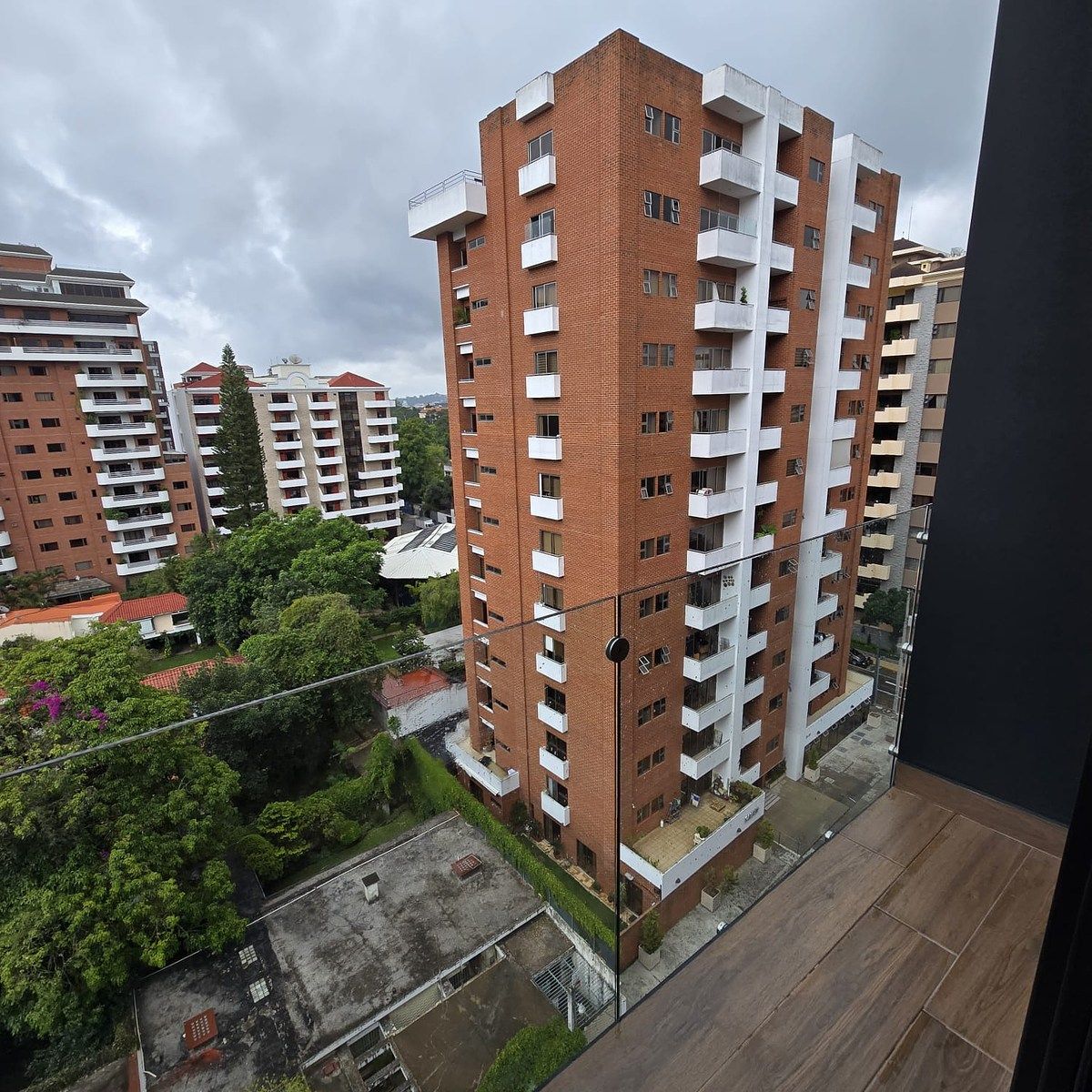 Apartamento en RENTA / Edificio Casa Ignacio Zona 10 - Image 4