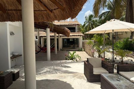 CASA EN RENTA A LA ORILLA DE LA PLAYA EN CHICXULUB