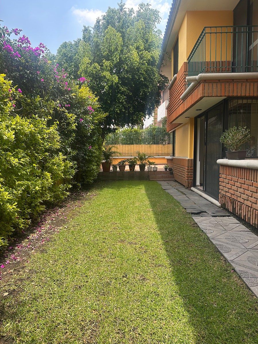 Impecable casa en condominio de solo 4 casas, foto 1 de 31