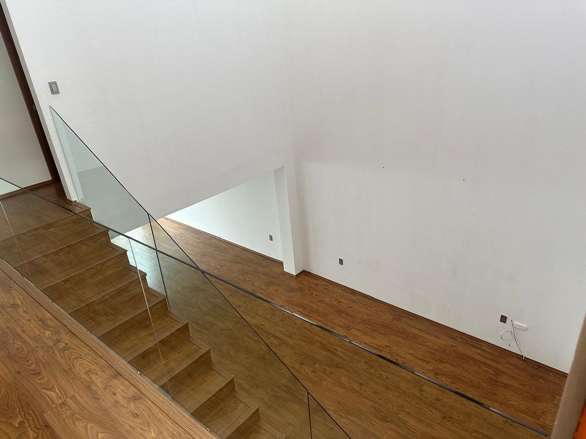 Sala a doble altura, foto 4 de 16