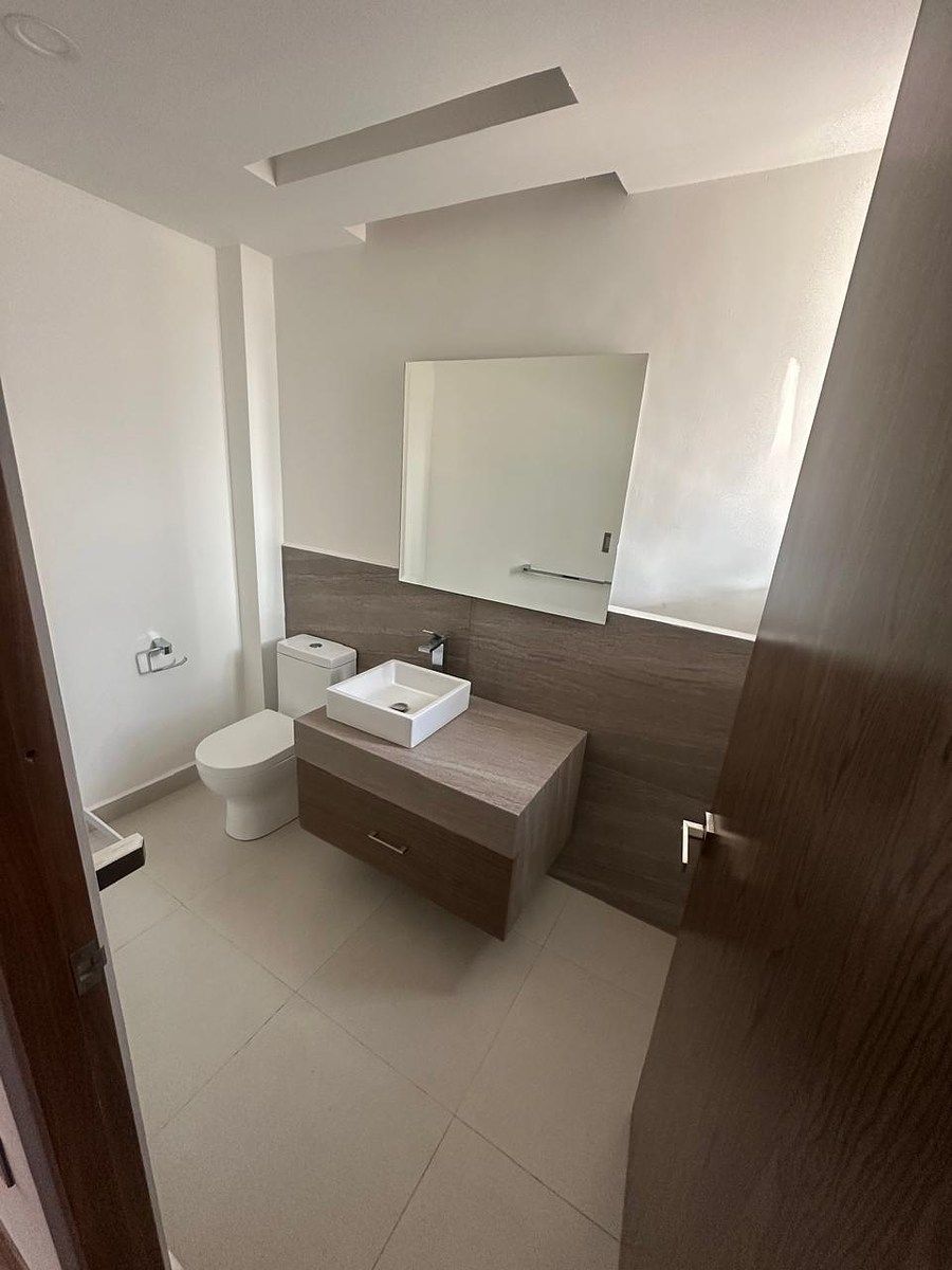 Medio baño, foto 7 de 16