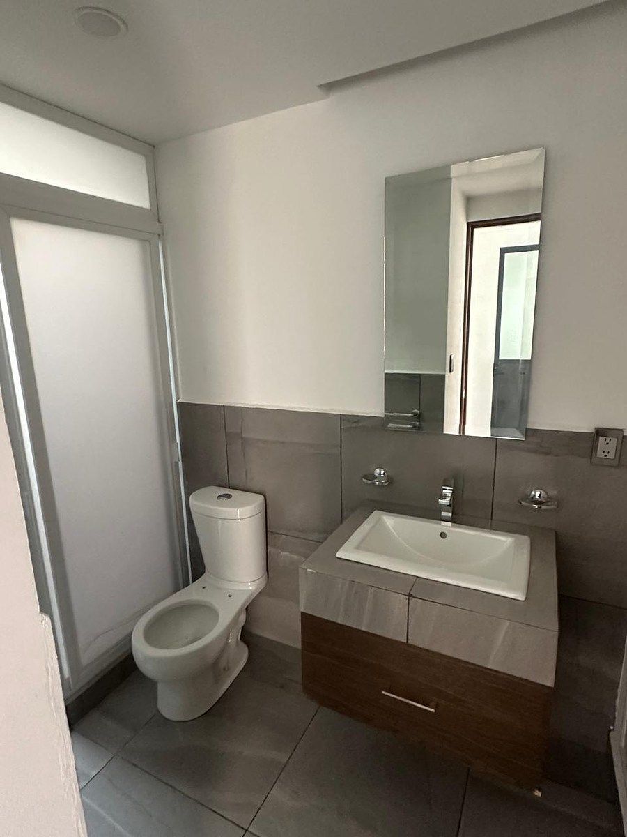Baño de cuarto de servicio, foto 16 de 16