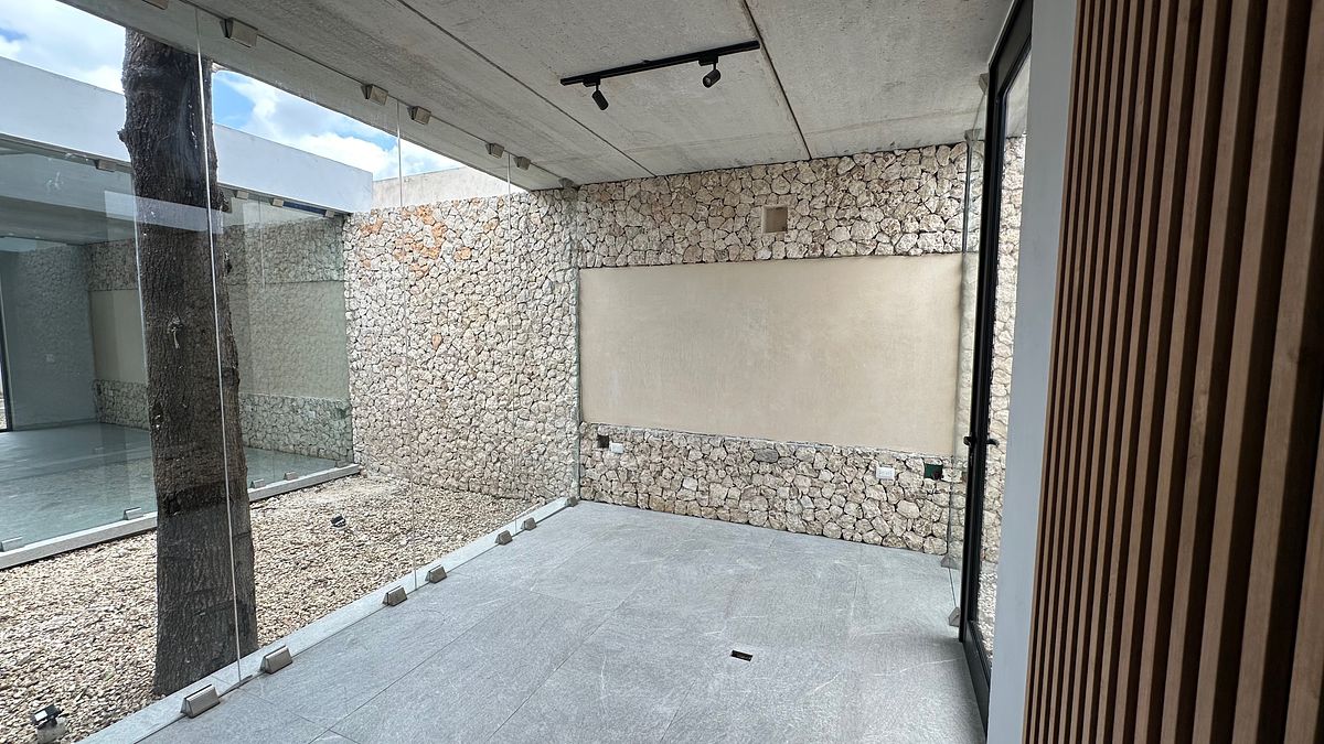 Oficina en venta, 3 privados, área de cowork, sala de juntas, zona norte Mérida, foto 1 de 35