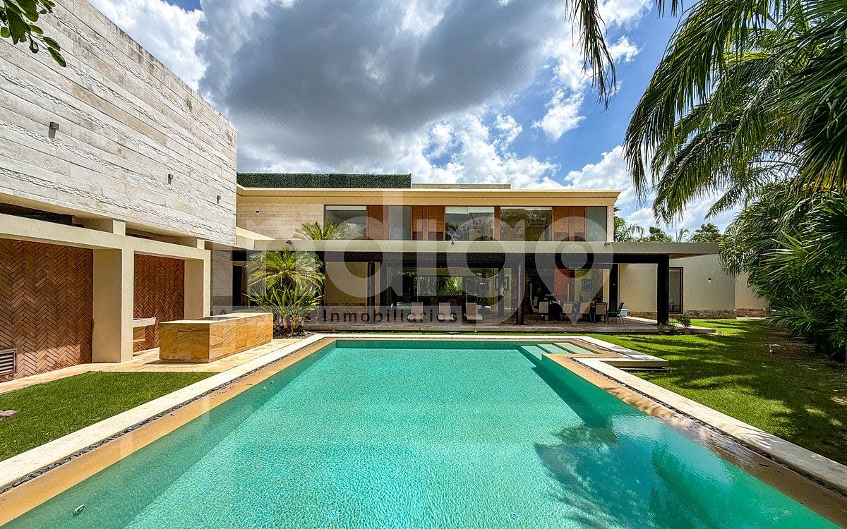 Casa en Venta en Mérida en Yucatán Country Club, Privada Tumín