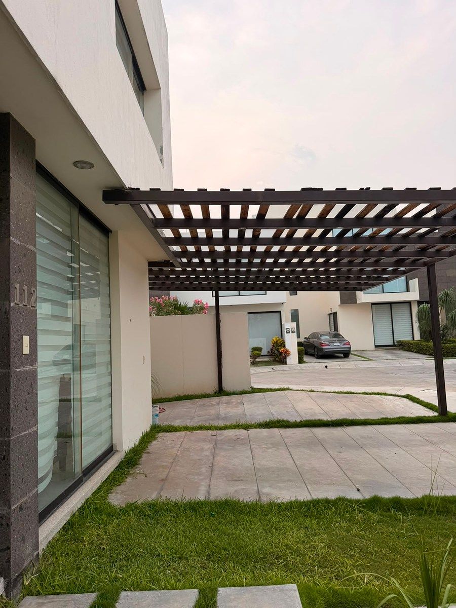 CASA À VENDA NO RESIDENCIAL LA CAÑADA, foto 1 de 31